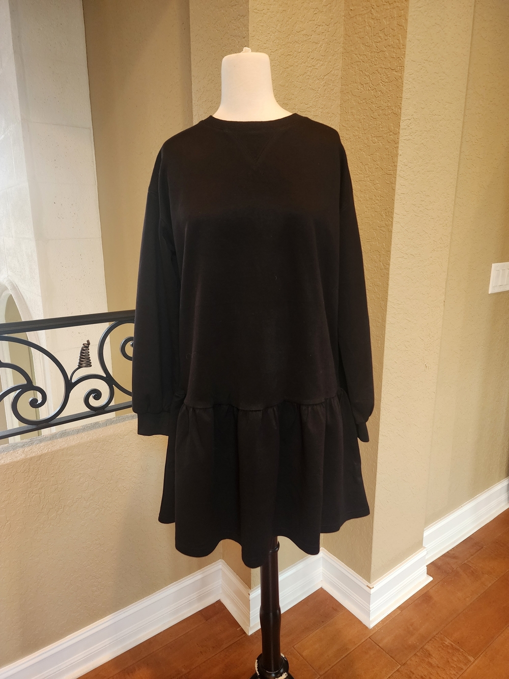 Women's Black Ruffle Hem Long Sleeve Dress